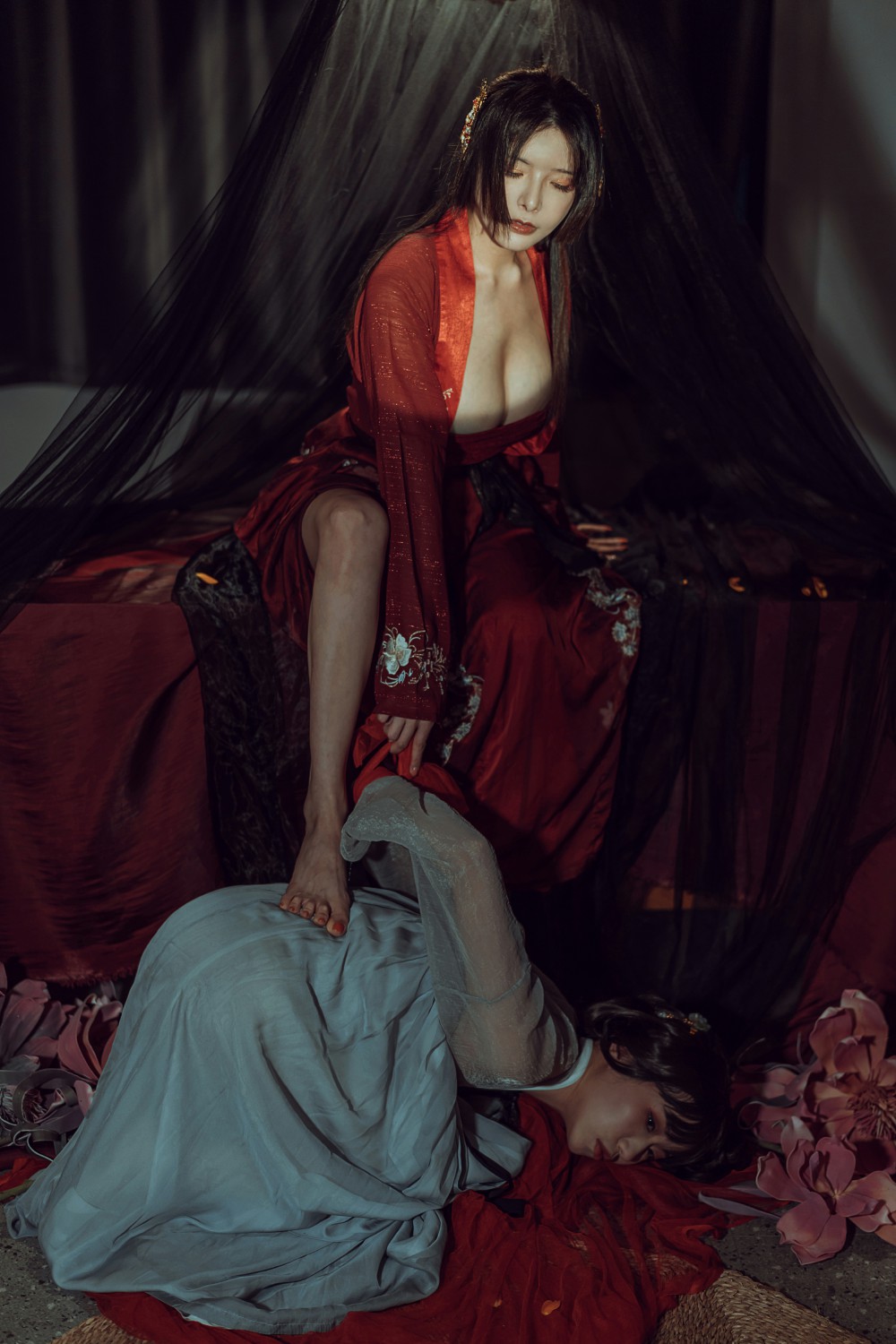 秋和柯基(夏小秋秋秋) - 昏红帐