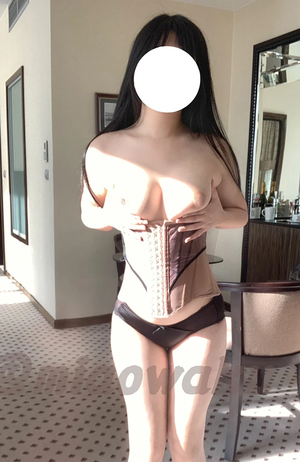 粉嫩福利姬@小鱼神的尺度私拍丰满上围太诱惑