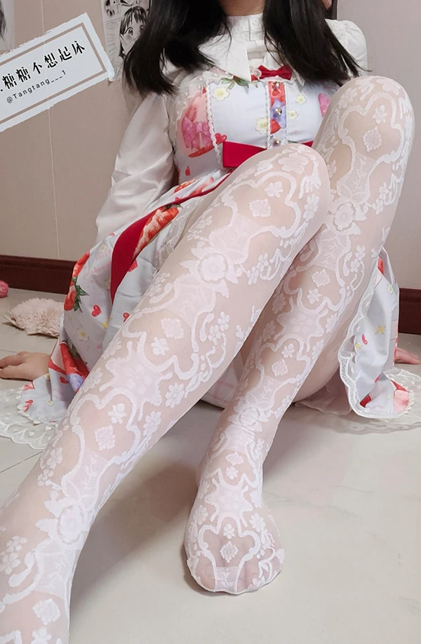 白虎福利姬糖糖不想起床 草莓洛丽塔尺度图